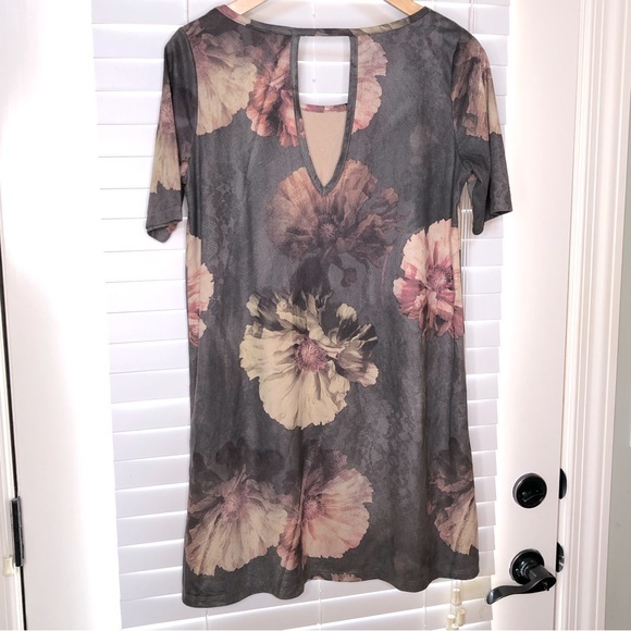 Cherish Taupe Large Floral Graphic Short Sleeve Mini Dress Medium Cut-out Back - Picture 5 of 5